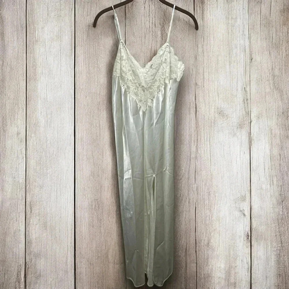 Victoria's Secret Dresses & Skirts - Vintage Victoria’s Secret White lace and satin slip dress wedding bridal size L